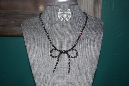 The Bow Pearl Necklace With Pink