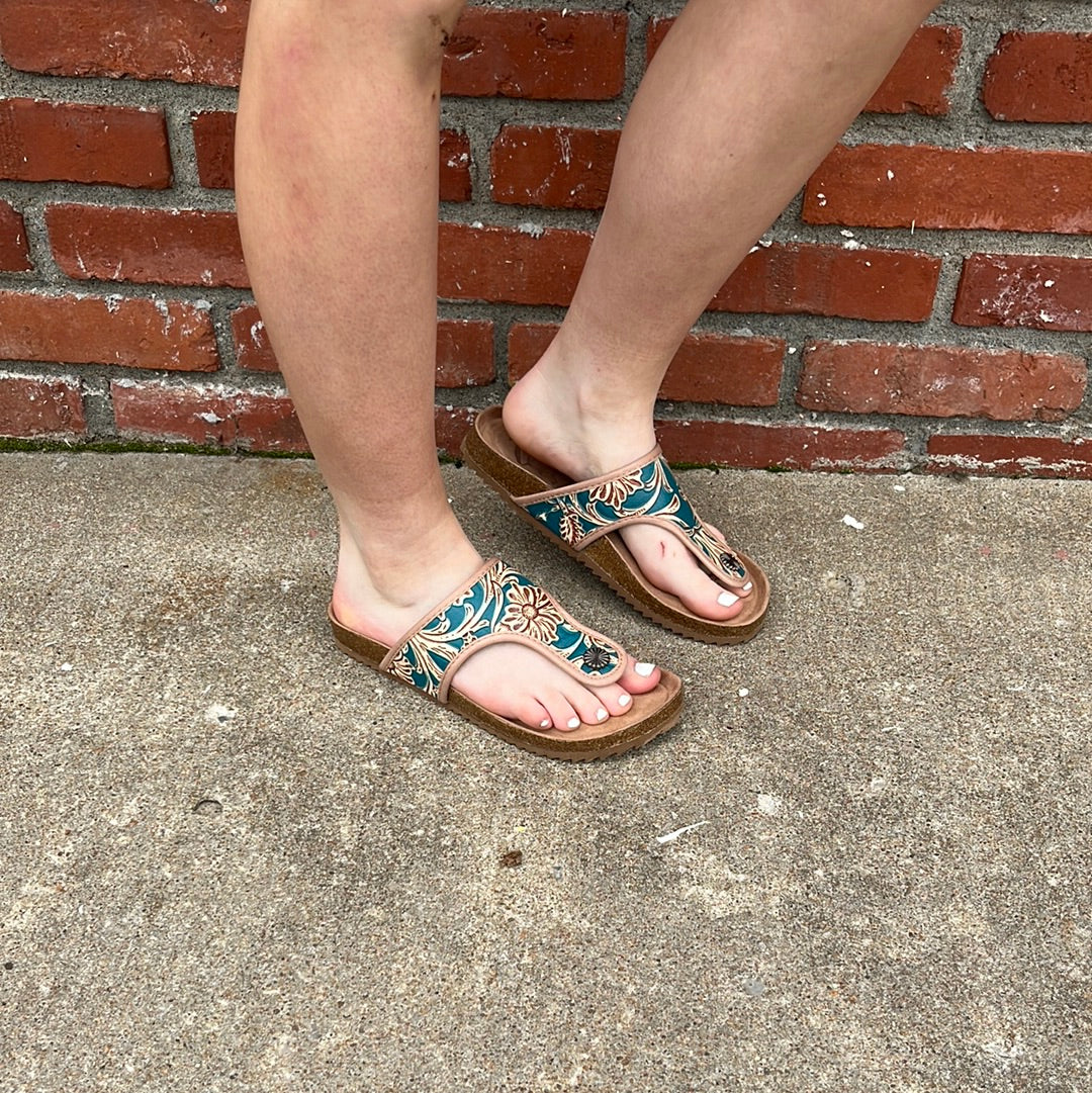 The Darla Leather Sandal (Two Colors)