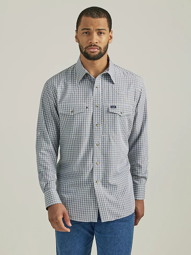 The Wrangler Men's Performance Snap Longsleeve Shirt