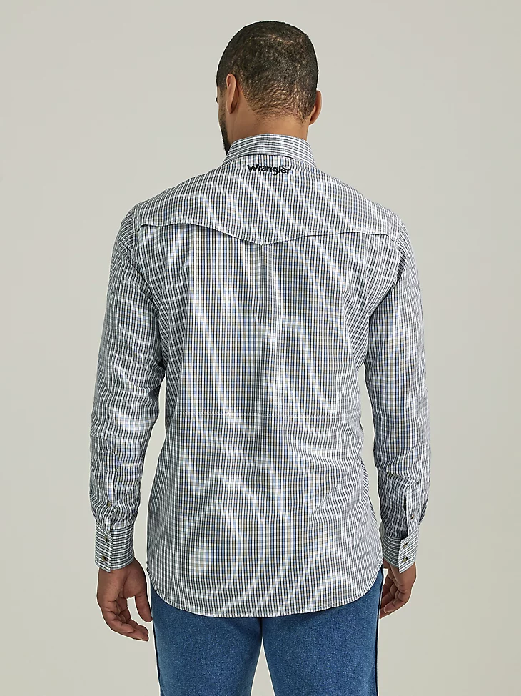 The Wrangler Men's Performance Snap Longsleeve Shirt