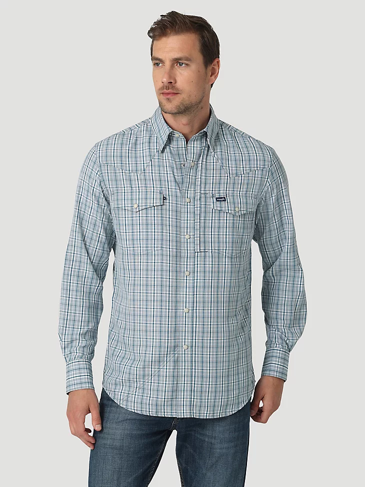 The Wrangler Men's Performance Snap Longsleeve Shirt