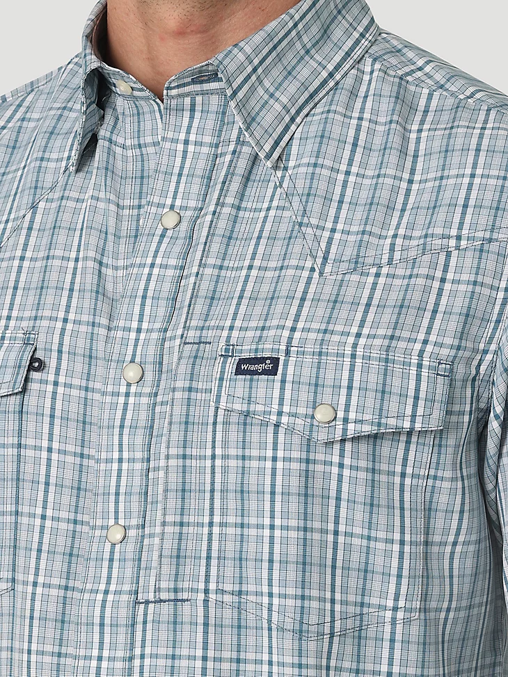 The Wrangler Men's Performance Snap Longsleeve Shirt