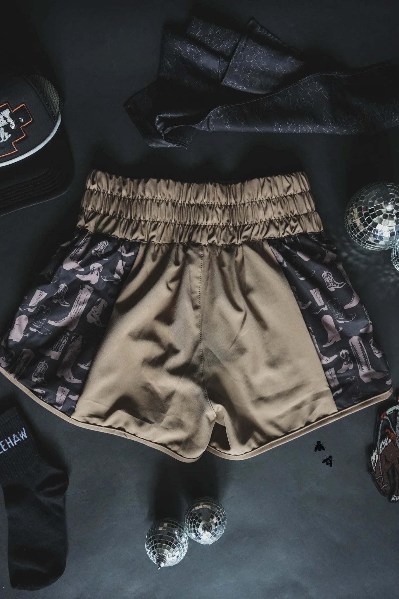 The Sand Short Round Shorts