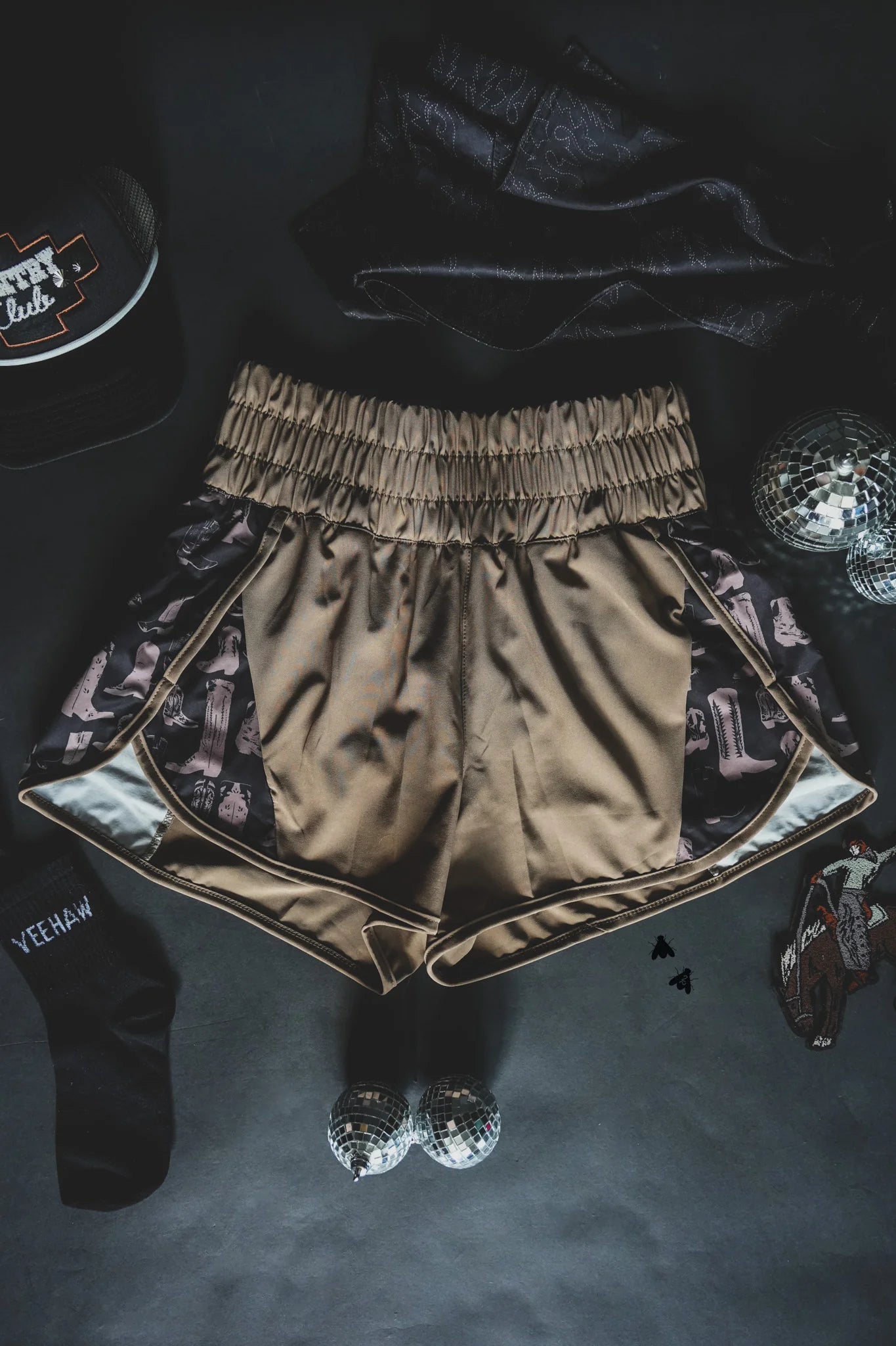 The Sand Short Round Shorts