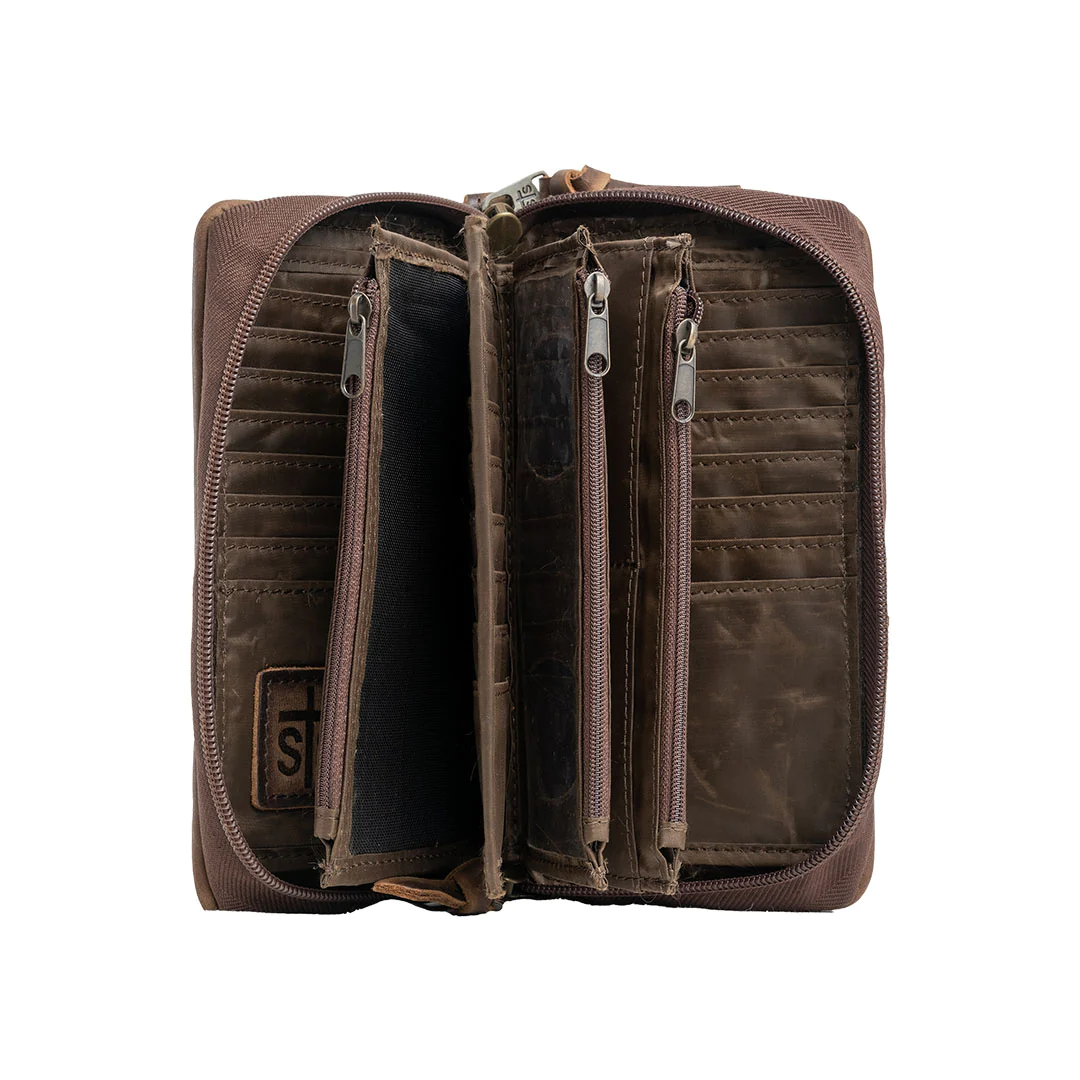 The STS Sioux Falls Kacy Organizer Wallet