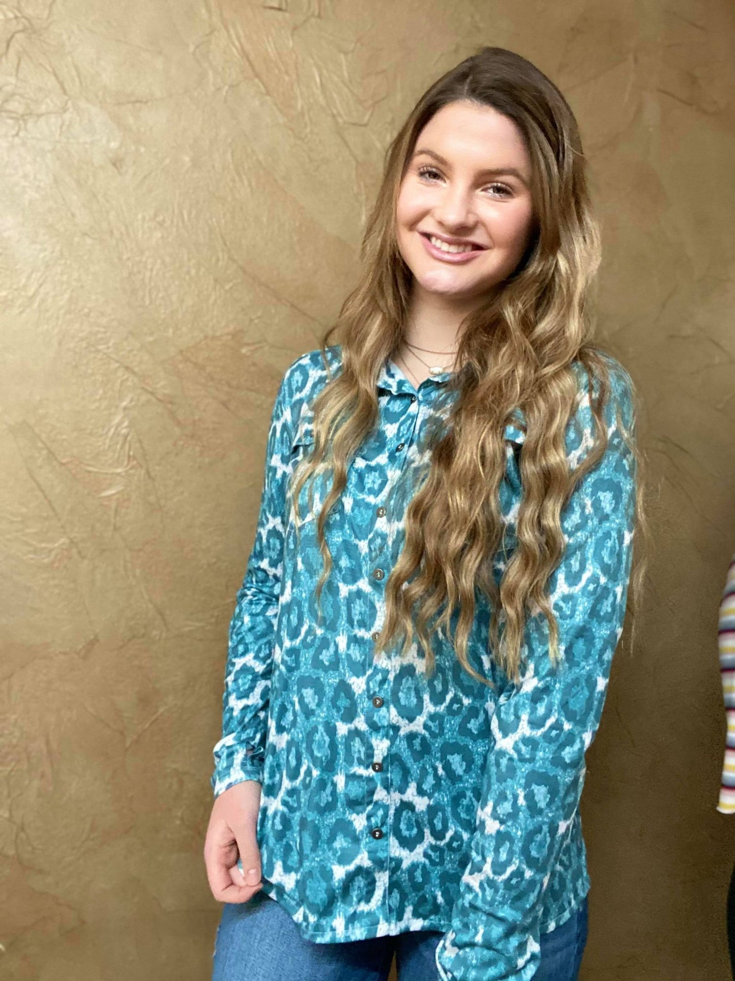 Cowgirl Tuff Turquoie Leopard Print Pull Over Button Up
