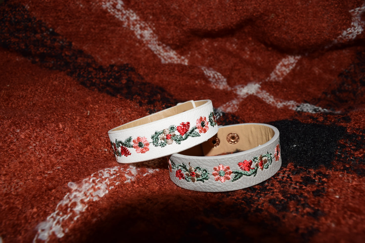 Hippie Girl Flower Bracelets (Two Colors)